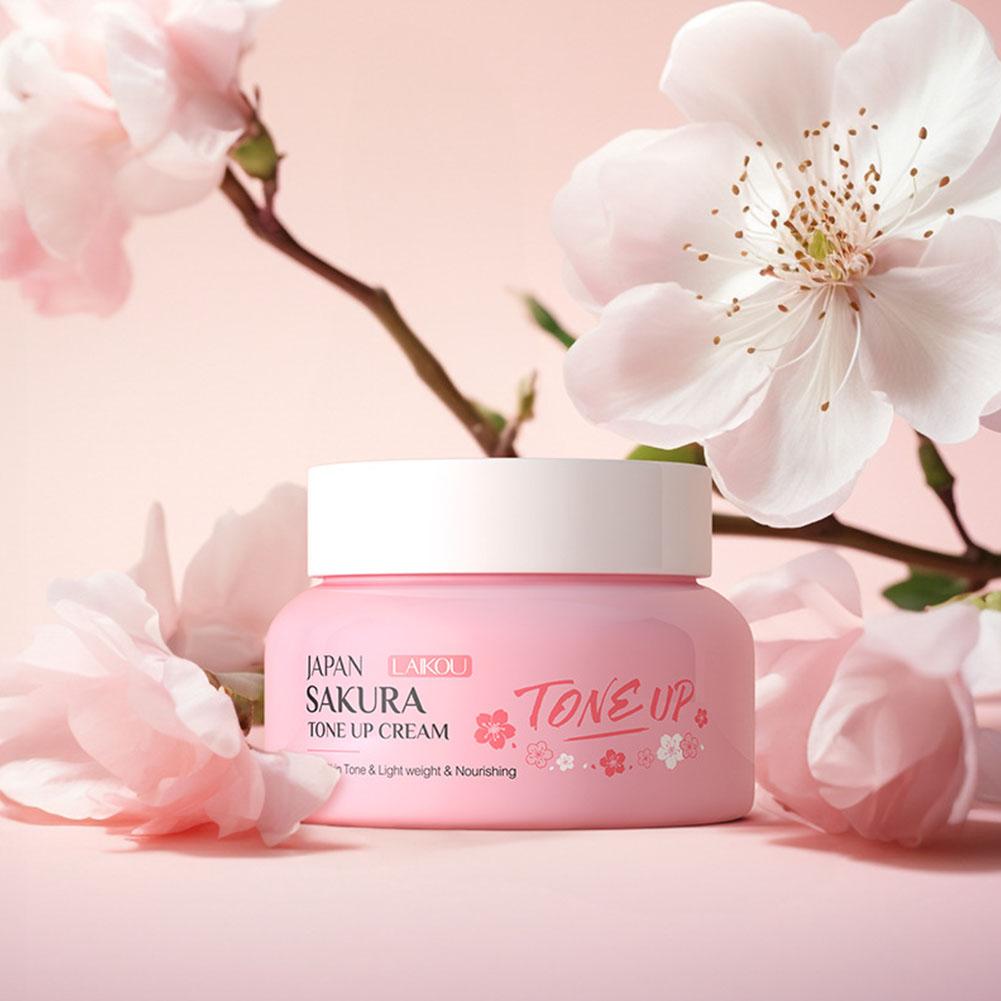 كريم ترطيب للوجه لتفتيح البشرة - مراجعة Skincare Glowing وسعره